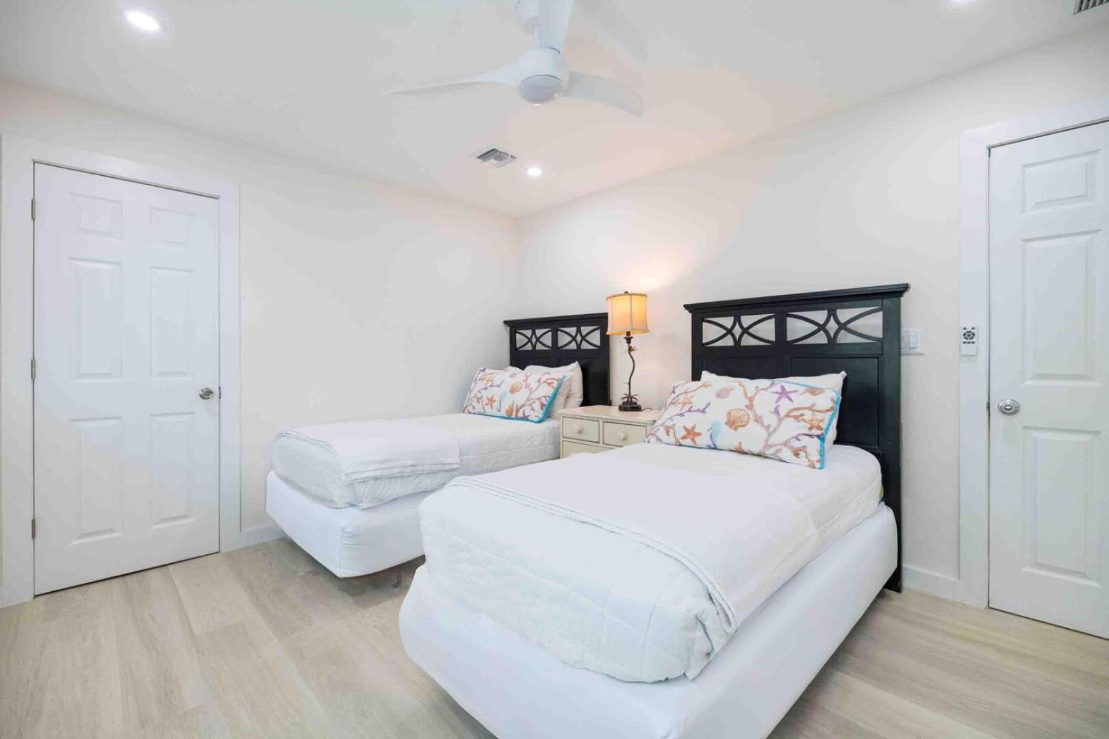 Thatch Hill - Renovated Beach House With Pool, Short Walk To The Rum Point Club Driftwood Village Exteriér fotografie