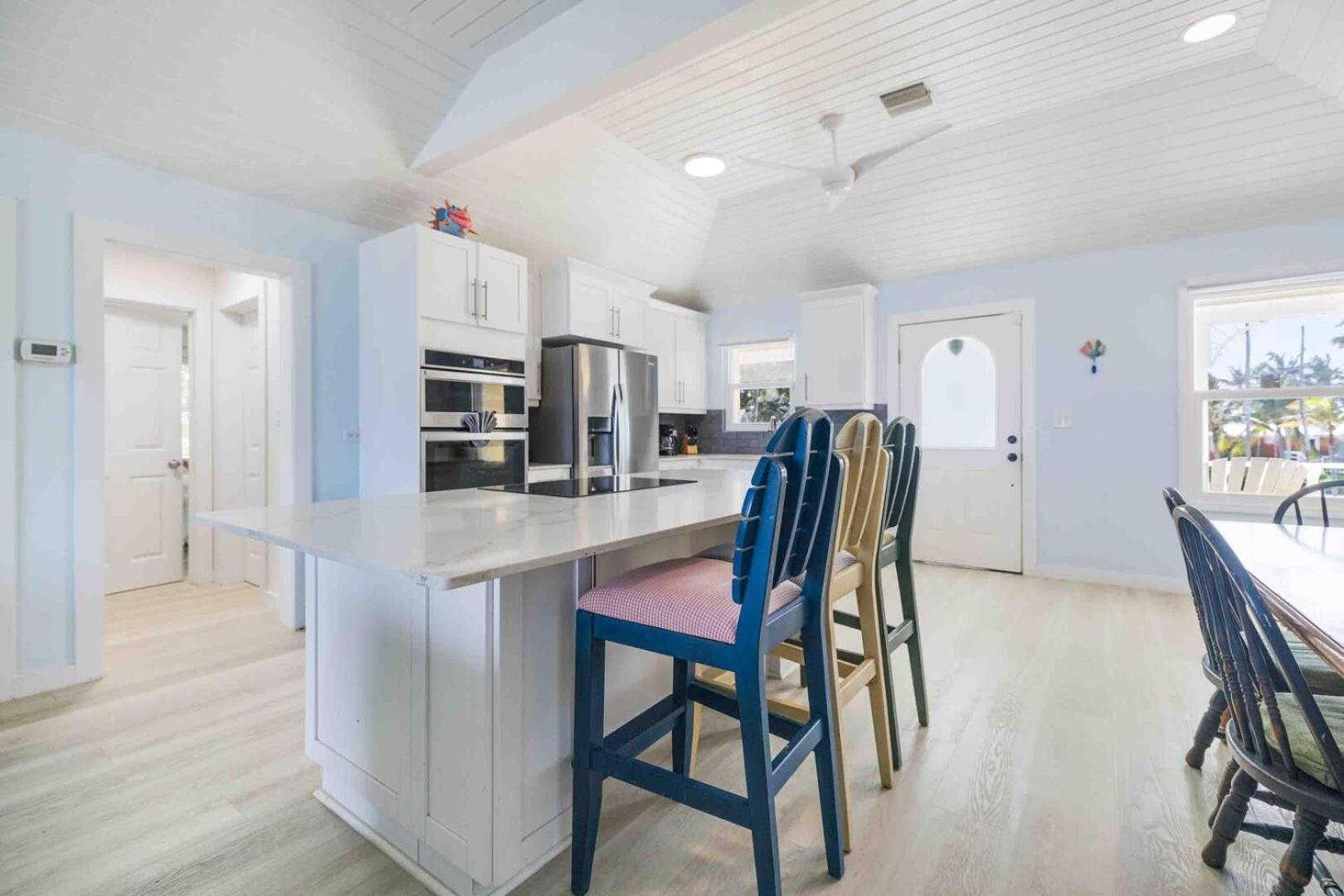 Thatch Hill - Renovated Beach House With Pool, Short Walk To The Rum Point Club Driftwood Village Exteriér fotografie