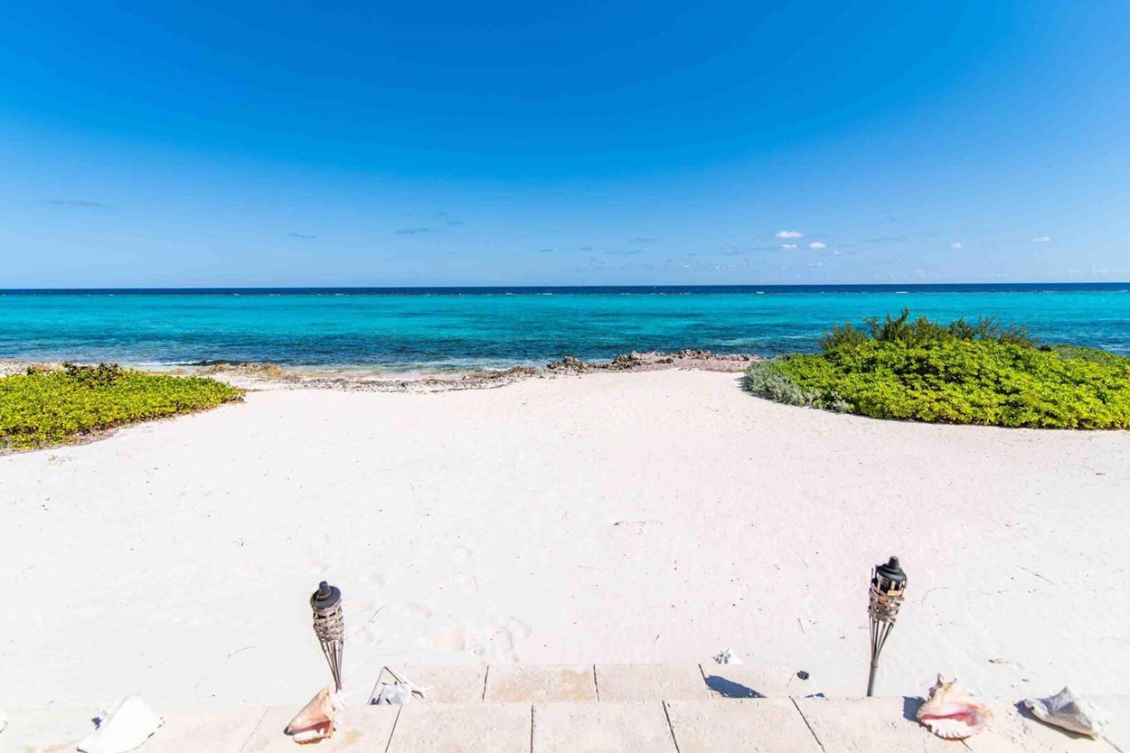 Thatch Hill - Renovated Beach House With Pool, Short Walk To The Rum Point Club Driftwood Village Exteriér fotografie